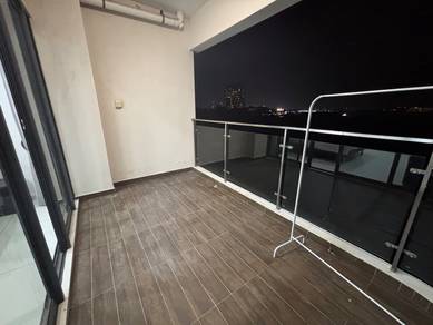 Spacious Balcony Room, 200Mbps WiFi & Coway Included!