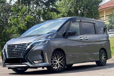 Nissan SERENA 2.0 J IMPUL PREMIUM HIGHWAY(A)5K MIL