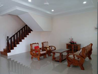 Uni centre Lorong merdang gayam corner double storey for rent