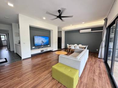 Super Cheap, Fully Furnished Lower Unit @ Roxy Sematan Townhouse.