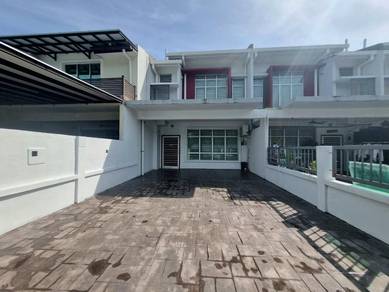 RENOVATED DOUBLE STOREY TERRACE HILLPARK PUNCAK ALAM (MAPLE II)20 x 75