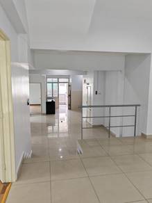 Bayan Villa 3room 3bath Townhouse Partially furnished for Rent