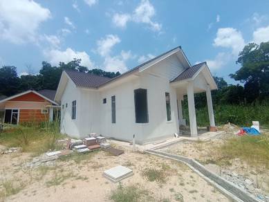 BANGLO Tepi Jalan Utama Sebelah Sekolah Buloh Poh KETEREH KOTA BHARU