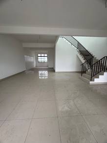 Double storey Superlink House Bandar Cemerlang / Ulu Tiram / Austin