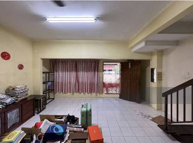 2 storey House Extent Pinggiran Putra Permai Hot Area 15 mins to KL