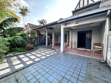 2sty end-lot terrace house at Seksyen 8, Shah Alam. Need some reno.