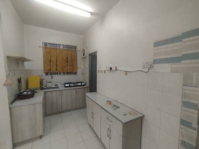 Middle floor, vacanted unit