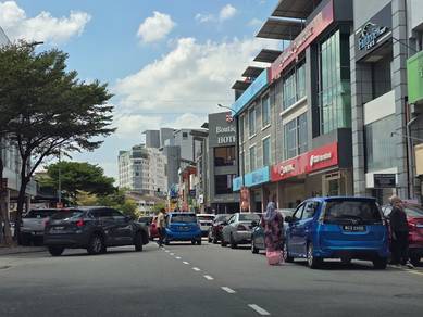 1.5 Storey Semi D Corner Commercial Unit @ Melaka Raya Same Row w PBB