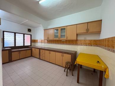 Freehold Extent New Paint 2 Storey House @ Taman Universiti Indah