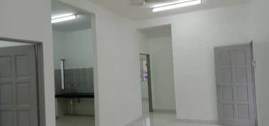 Rumah Townhouse tingkat atas Tengah GOMBAK
