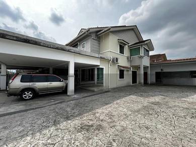 Freehold, fully renovated, move in condition