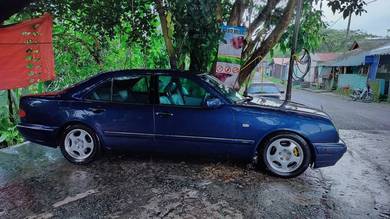 Mercedes Benz 230E 2.3 (A)