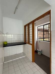 Aman satu apartment corner clean and tidy vacant now !! Key on hand !!