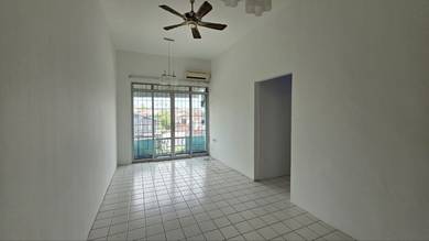 d'link Apartment next to Florida Condo