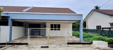  Semid Setingkat Taman Satelit near to Pantai Batu Hitam