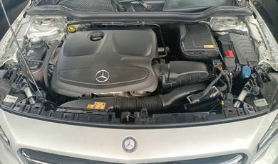 Mercedes Benz GLA250 2.0 (A)  7 Speed 4MATIC