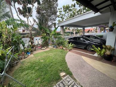 Bandar Bukit Mahkota, Bangi. 1.5 Storey Semi D.
