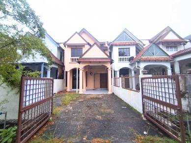 Seksyen 4, Bandar Baru Bangi. Double Storey Terrace House Open Facing