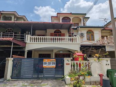 Super Value Buy at Great Discounted Price - 2 1/2 Storey Terrace House