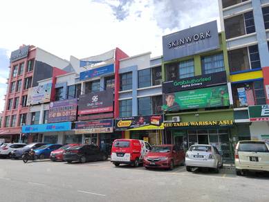 Shah Alam Seksyen 16 kedai dekat bank, mall, butik farmasi, sekolah