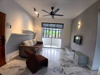 Mutiara Court 3 Greenlane Partly Renovated 985sf 3-Bedroom 2-Carpks