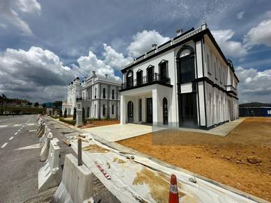 English Inspired Precinct Shop for rent in Anggun City !
