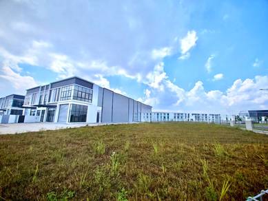 Corner lot Detached for Rent extra land