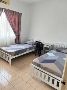 Master Bedroom, Fully furnish, Private toilet, Perempuan