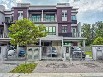 The Strata, Bandar Puteri Bangi. 3 Storey TownVilla.