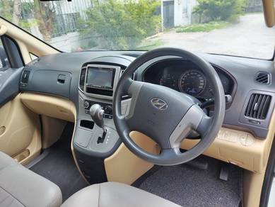 Hyundai GRAND STAREX 2.5 ROYALE  (A) F/LOAN