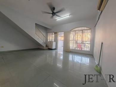 PARTIAL FURNISHED Taman Pandamran Permai 1.5 Storey House 18x65 3R2B