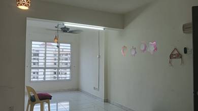 Skyridge Apartment, Partially Furnished, 1 Carpark, 800sqf
