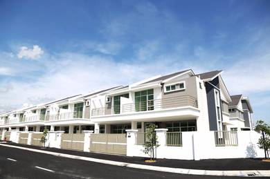 Below Market , 2 Storey Corner 2800sf Land, Bangi Avenue , Seri Putra
