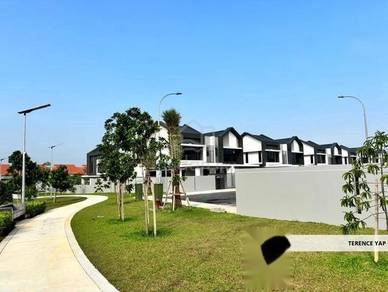 Stylish Terrace in Alam Impian – Freehold Comfort Awaits!