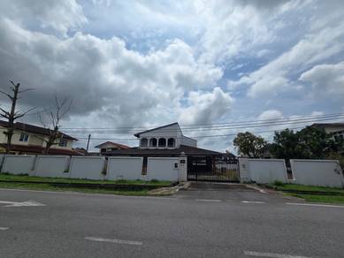 Green Road Big Landsize Renovated Detached House for Sale