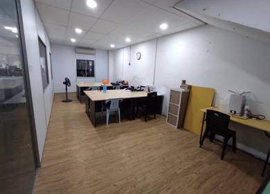 Pandamaran 1.5 Storey Link Factory Endlot for Rent