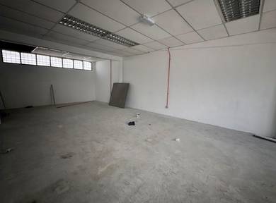 Pandamaran 1.5 Storey Link Factory Endlot for Rent