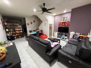 Well Maintained Wassion Avenue Townhouse For Sale, Ready Move-in