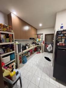 Well Maintained Wassion Avenue Townhouse For Sale, Ready Move-in