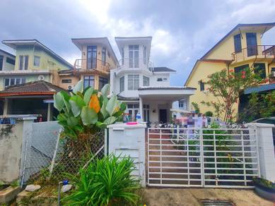 Taman Bukit Utama, Bukit Antarabangsa Ampang. 2.5 Storey Terrace House
