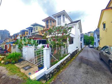 Taman Bukit Utama, Bukit Antarabangsa Ampang. 2.5 Storey Terrace House