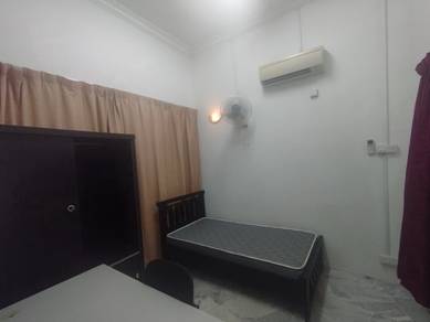 Indah Villa Male only room, free Wifi & Water, nearby Sunway & Monash