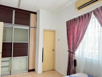 Master Bedroom, Fully Furnish, Private toilet perempuan