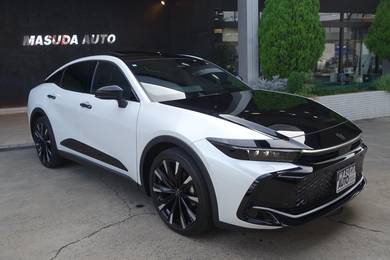 Toyota CROWN 2.4 CROSSOVER RS 4WD HYBRID