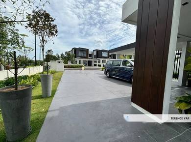 Elegant 3-Storey Hilltop Bungalow in Prime Kajang Location