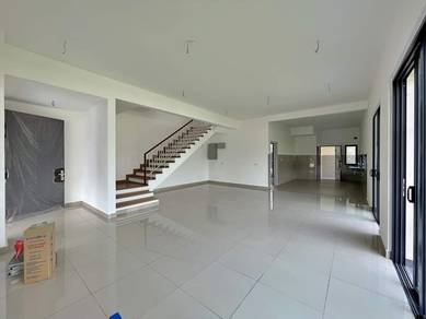 Corner landed house for sell at Elmina west shah alam brand new unit