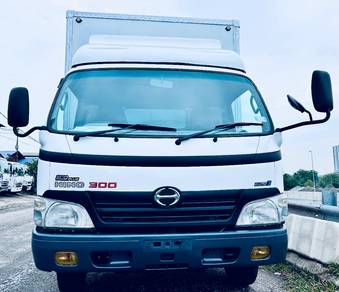 2011 Hino Dutro WU410 14ft Box Green Eng 1 Owner