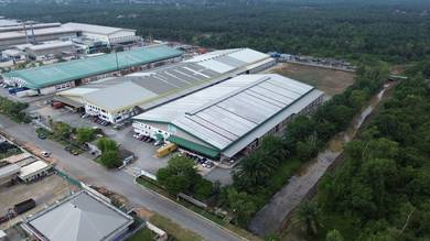 Cheap!!! Cheap! Bestari Jaya detached warehouse LA 2 acres BU 83000sf