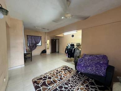 Sri Impian Apartment @  JB Larkin / 15 mins to CIQ/ Town Area/ 3 room