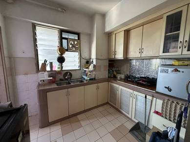 Sri Impian Apartment @  JB Larkin / 15 mins to CIQ/ Town Area/ 3 room